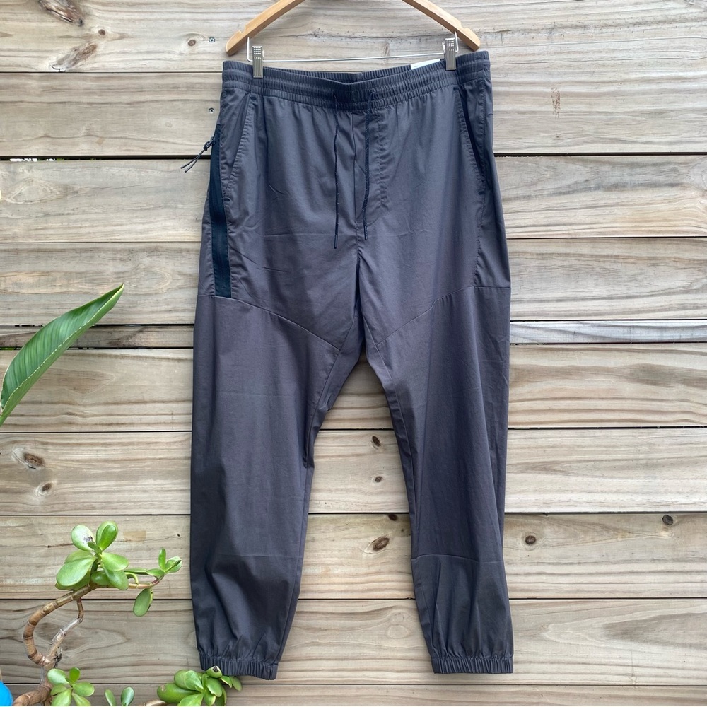 AE Mens Active Flex Joggers Grey Size Large NWT